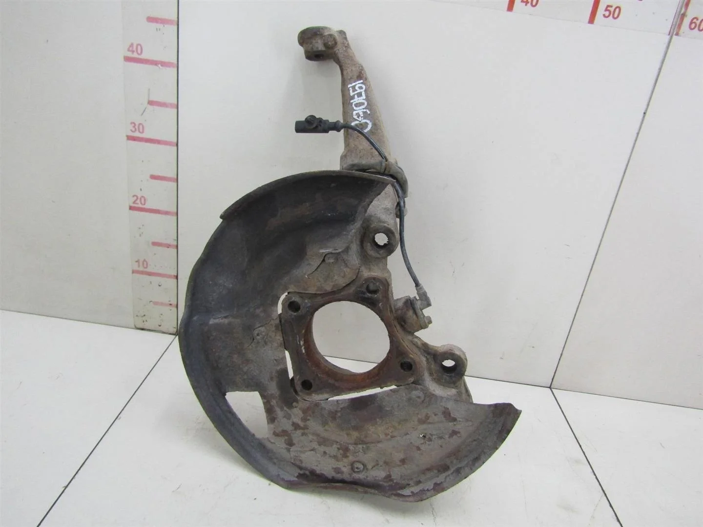 Кулак поворотный передний левый Land Rover Discovery III 2004-2009  [RUB000234]  2.7 в Вологде