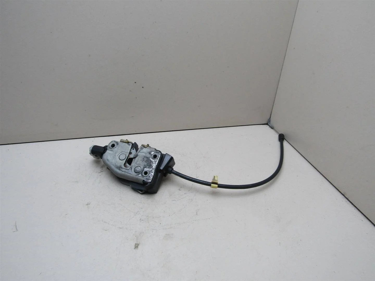 Замок багажника Land Rover Discovery III 2004-2009  [FQR500080 ]  2.7 в Вологде