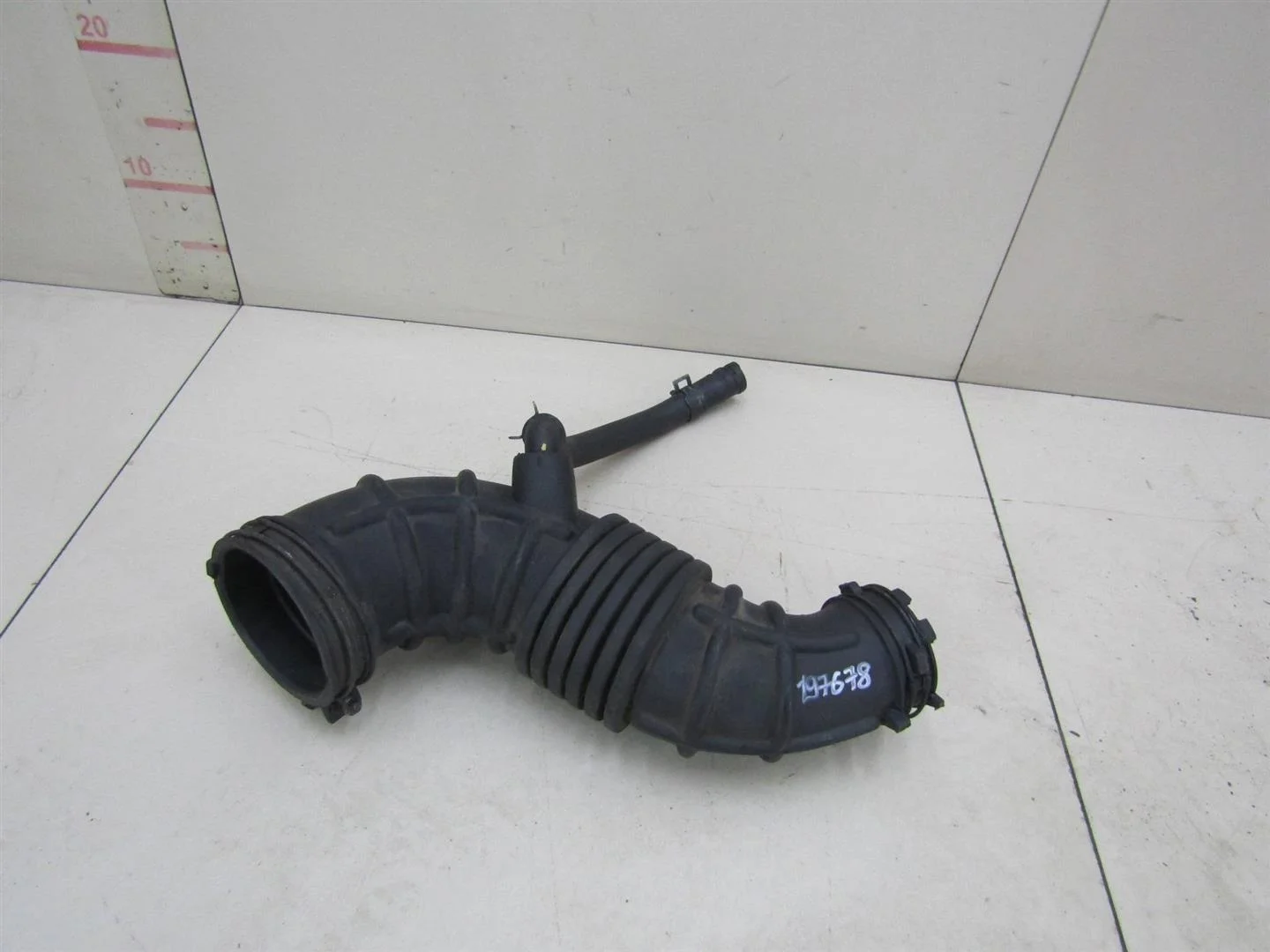 Патрубок воздушного фильтра Hyundai Starex H1/Grand Starex 2007>  [281384H000 ]  2.5 16v D4CB в Вологде