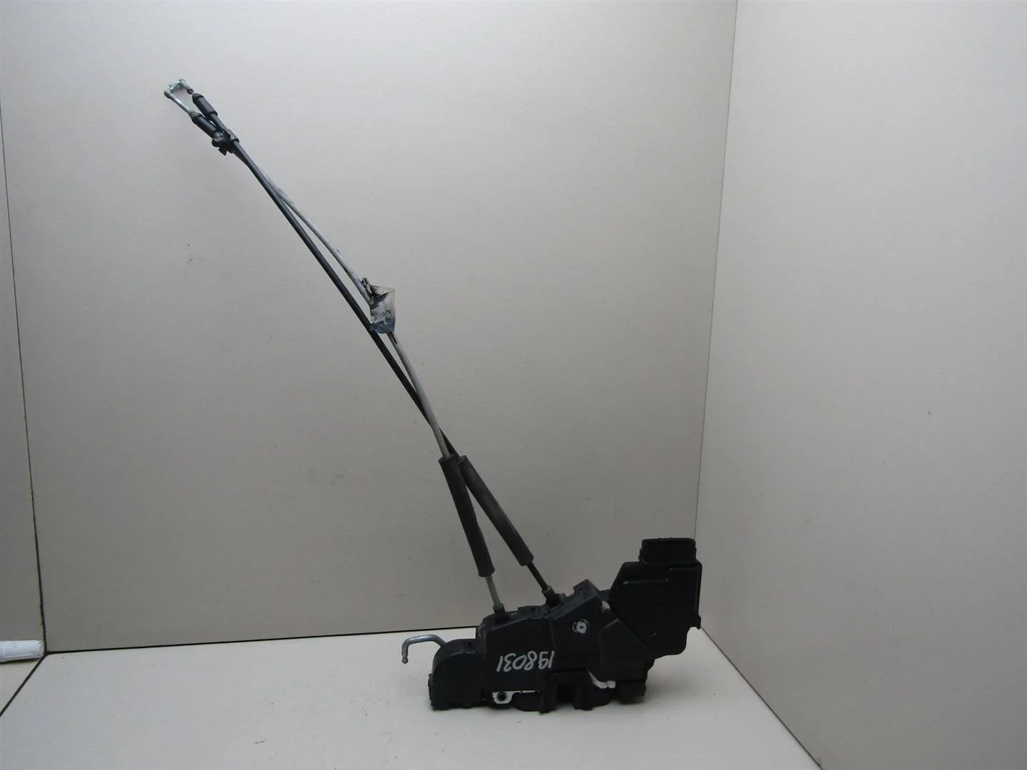 Замок двери передней левой Hyundai Starex H1/Grand Starex 2007>  [813104H040]  2.5 16v D4CB в Вологде