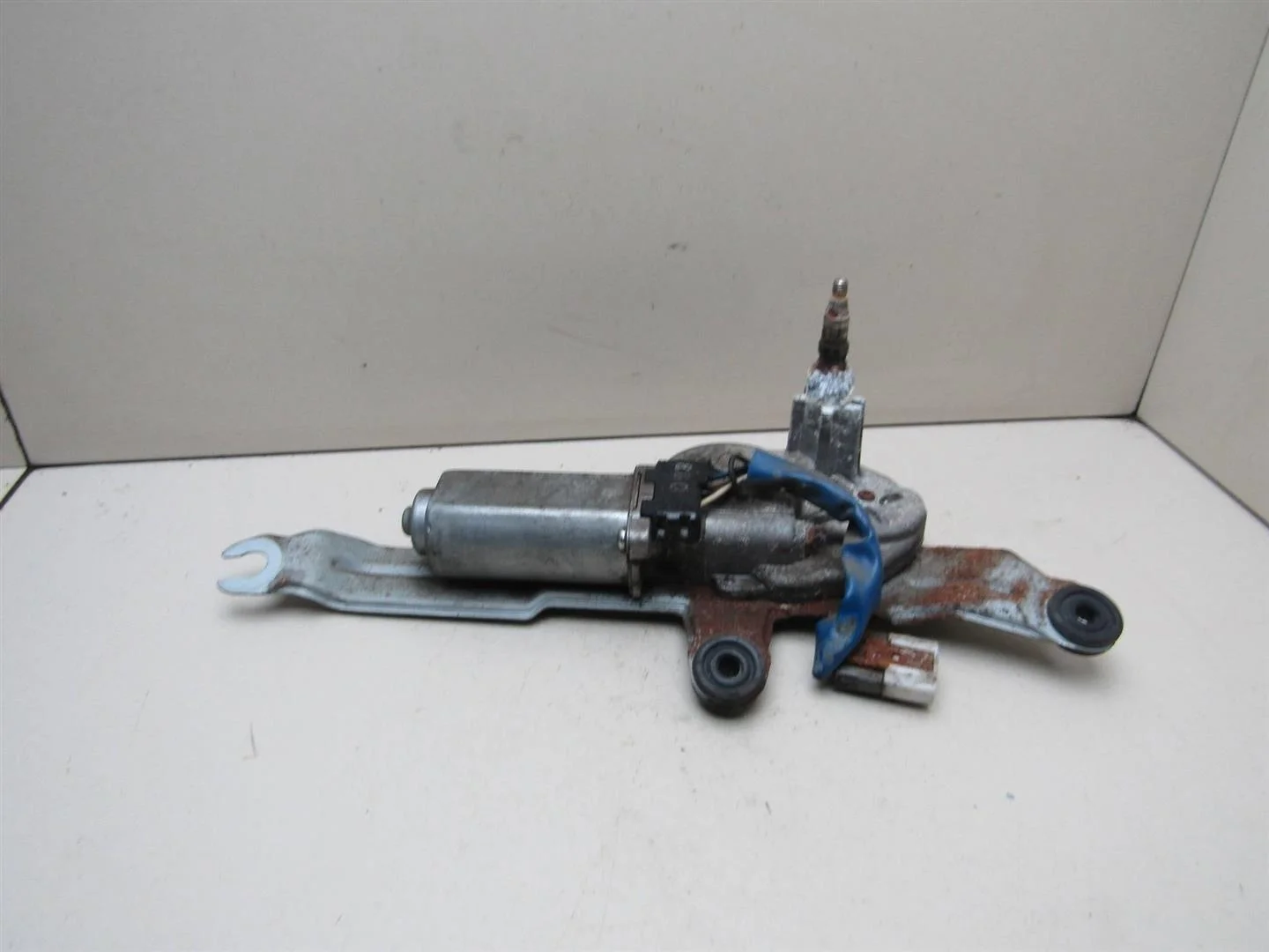 Моторчик стеклоочистителя задний Hyundai Starex H1/Grand Starex 2007>  [987104H000 ]  2.5 16v D4CB в Вологде