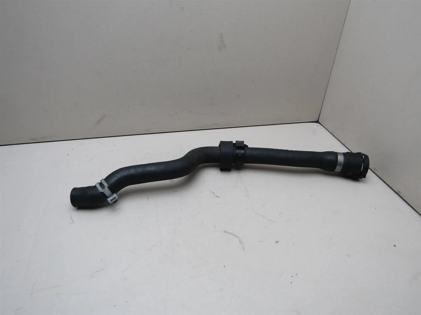 Патрубок отопителя BMW 5-серия E60\E61 2003-2009  [64216912735]  2.5 256D2 в Вологде