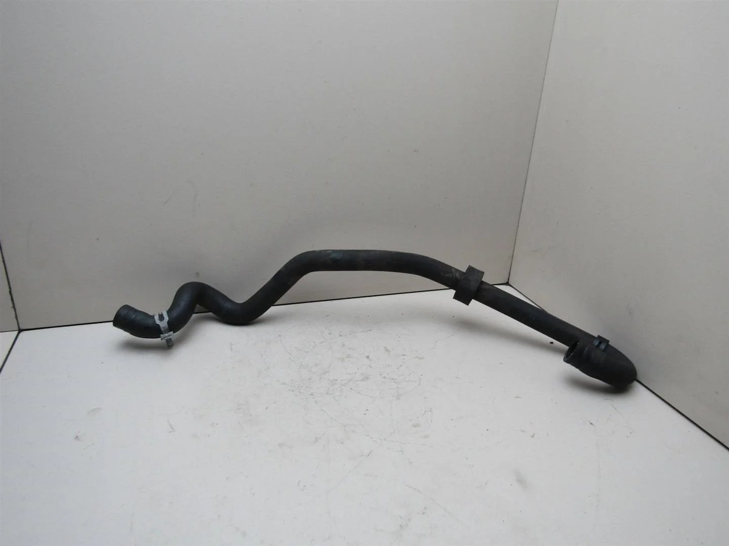 Патрубок отопителя BMW 5-серия E60\E61 2003-2009  [64216910758]  2.5 256D2 в Вологде