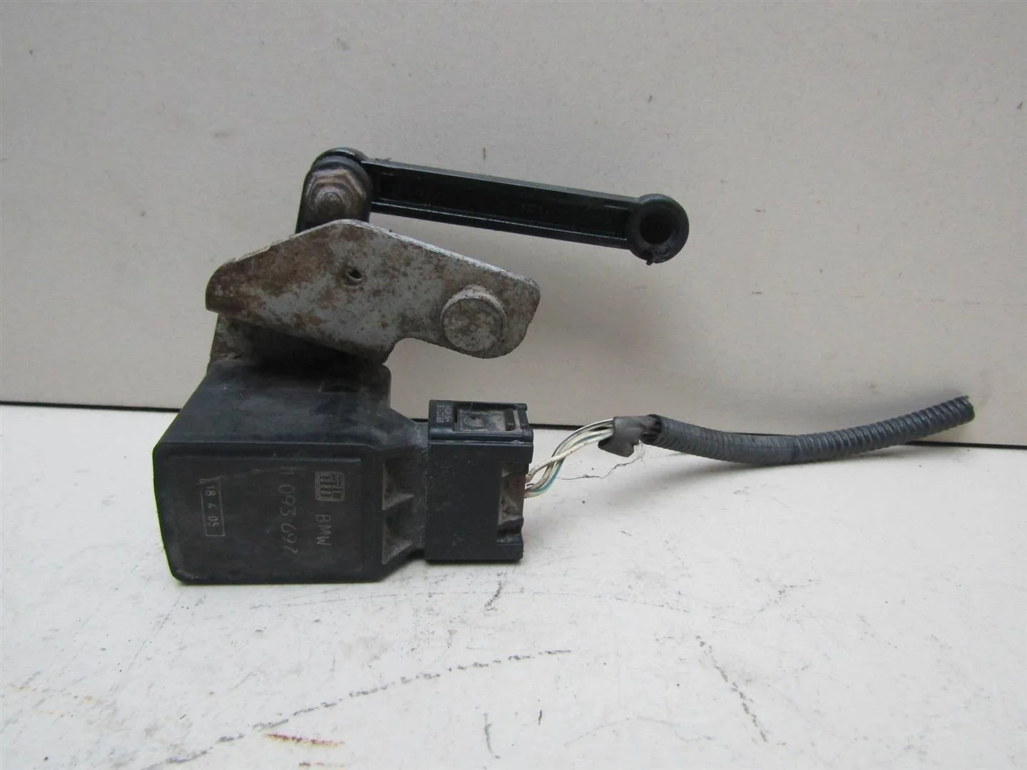 Датчик регулировки дорож. просвета BMW 7-серия E65\E66 2001-2008  [37141093697]  в Вологде