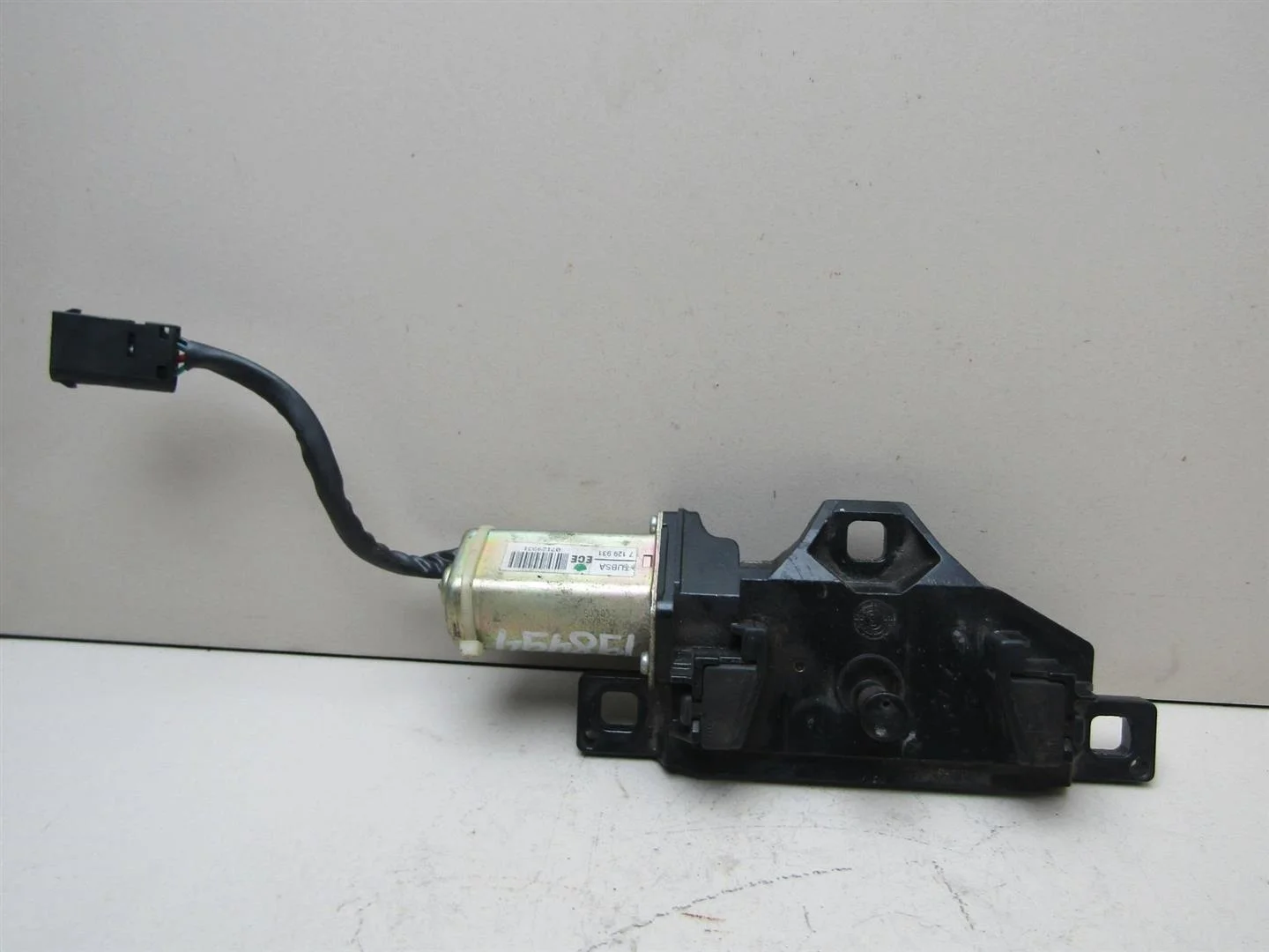 Ответная часть замка багажника BMW 5-серия E60\E61 2003-2009  [67107114613]  в Вологде