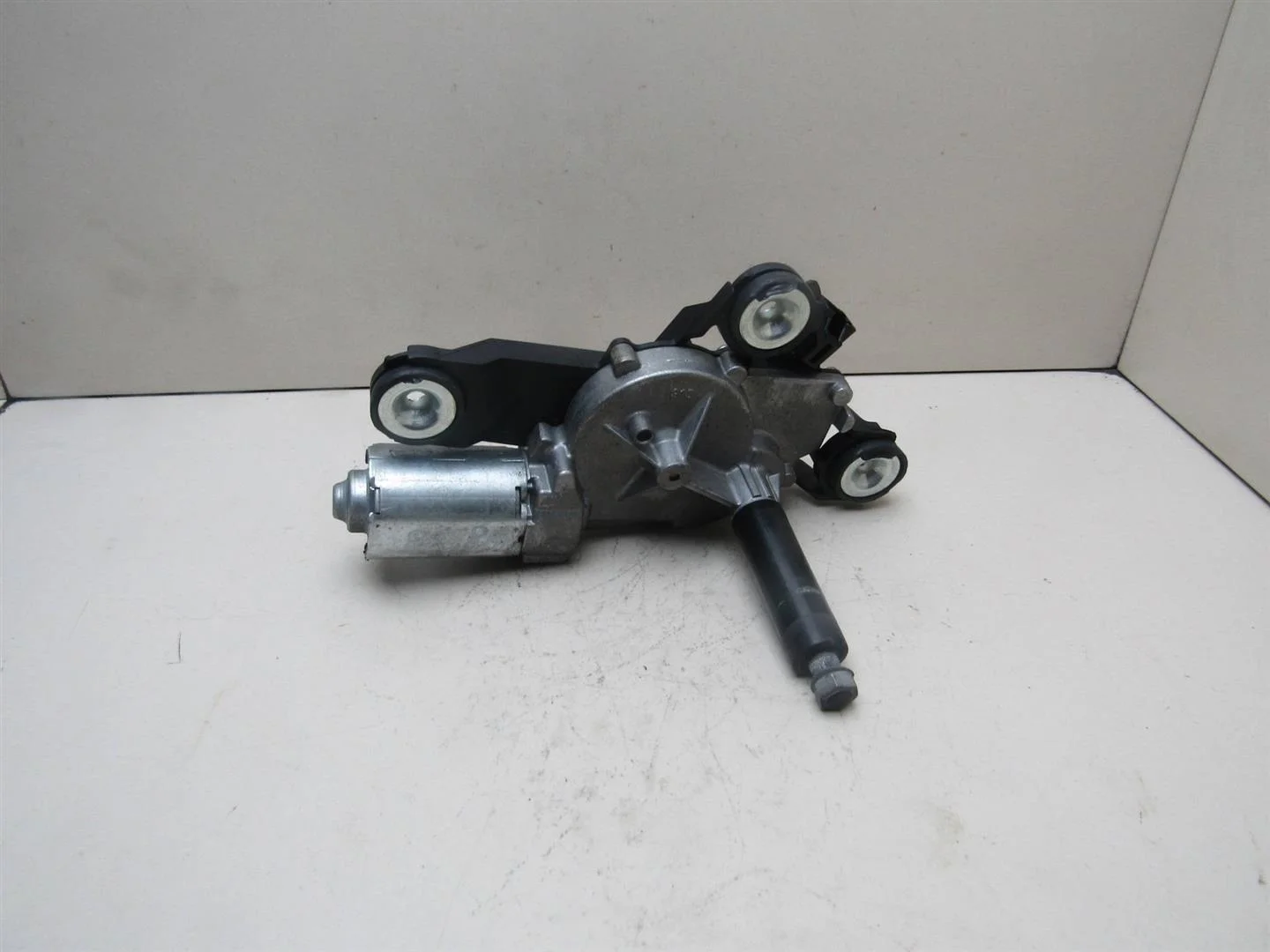 Моторчик стеклоочистителя задний Ford Focus II 2005-2008  [0390201823]  в Вологде