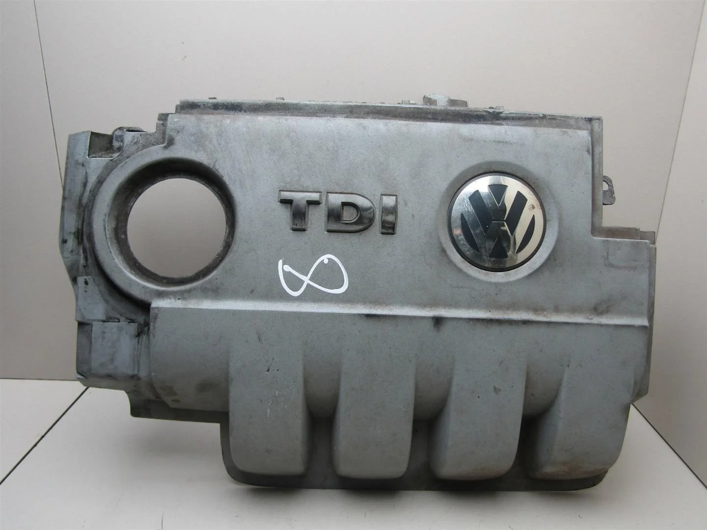 Накладка декоративная VW Passat (B6) 2005-2010  [03G103967N]  2.0 BMP в Вологде