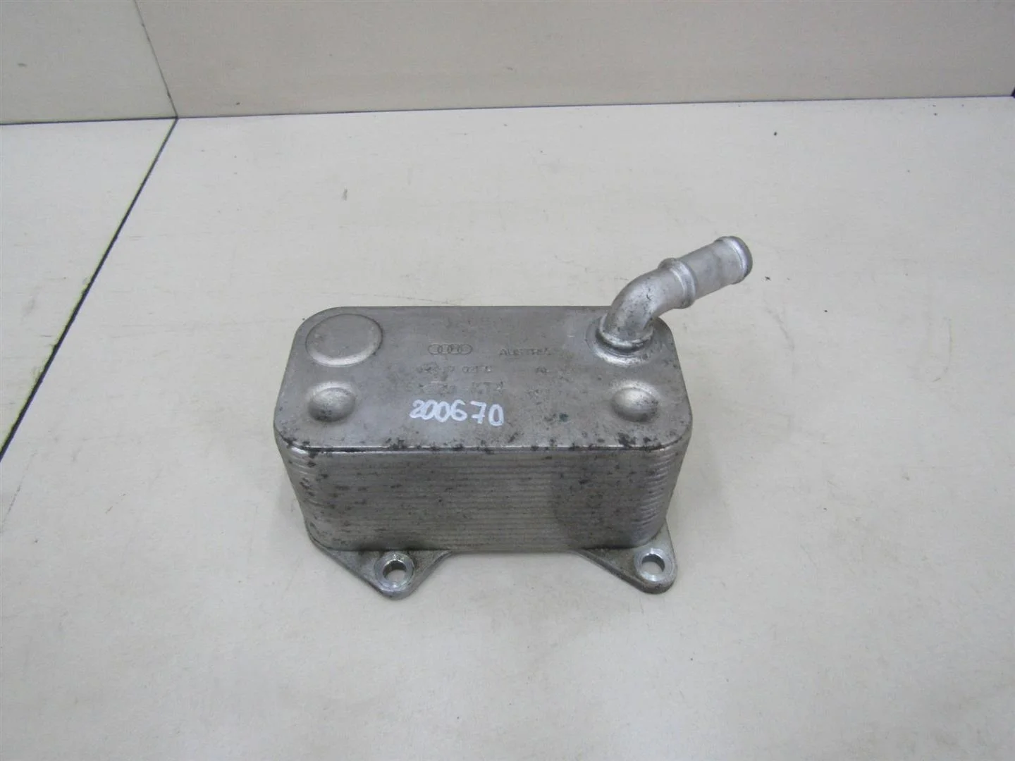 Радиатор масляный VW Passat (B6) 2005-2010  [06D117021C]  2.0 BVY в Вологде