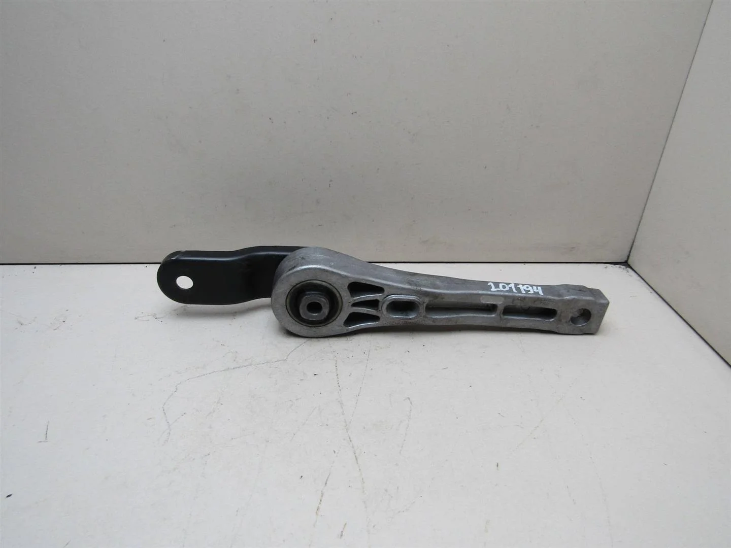 Опора двигателя задняя VW Passat (B6) 2005-2010  [3C0199855A]  в Вологде