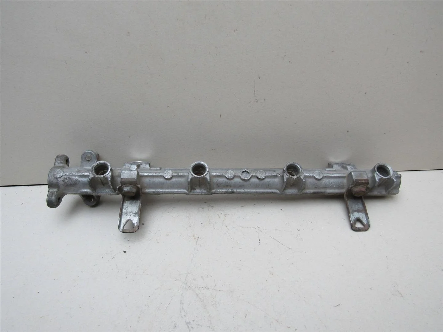 Рейка топливная (рампа) Mitsubishi Lancer (CS) 2003-2006  [MR420461]  1.6 16V 4G18 в Вологде