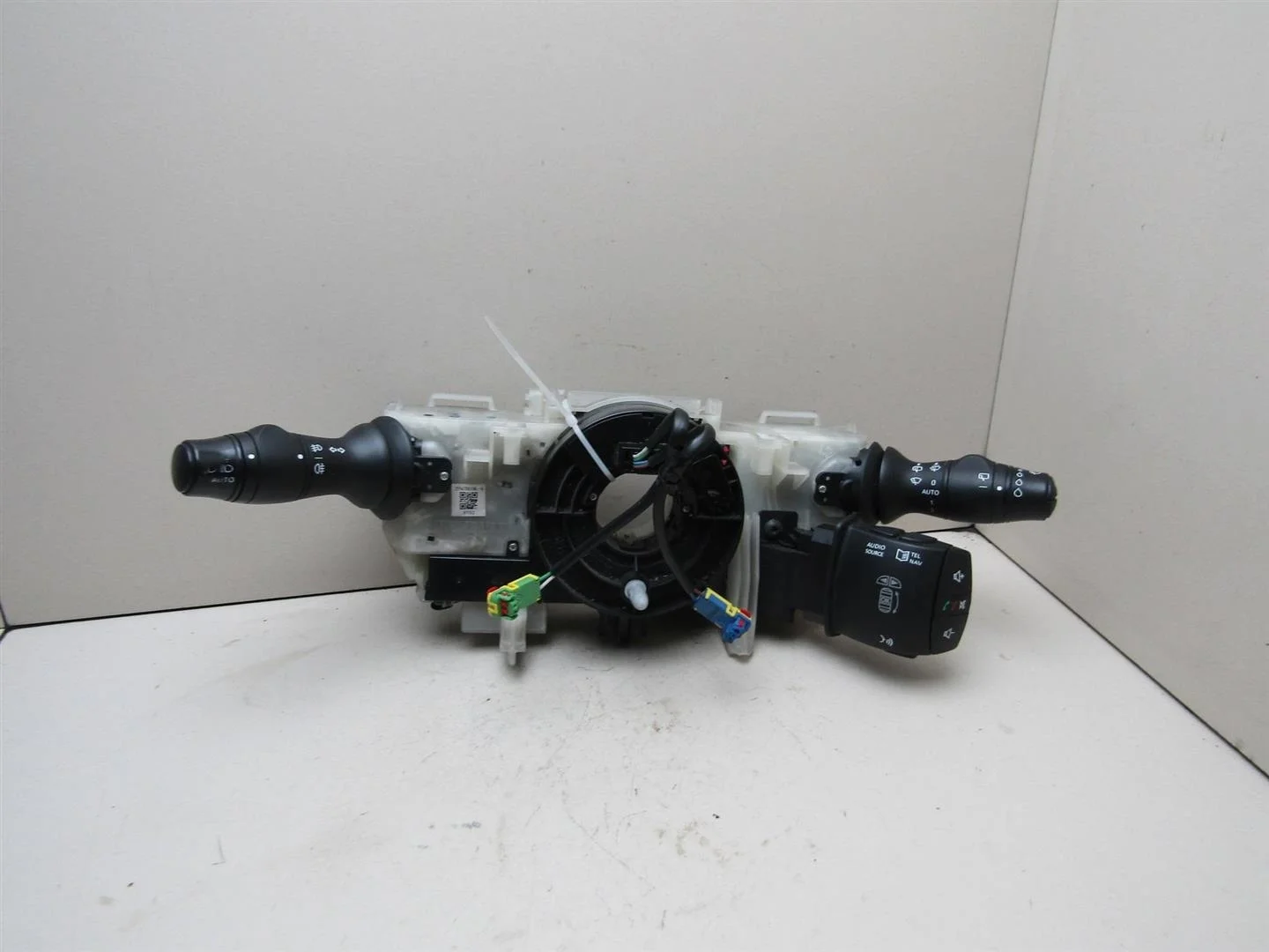 Переключатель подрулевой в сборе Renault Megane III 2009-нв  [255670019R]  в Вологде