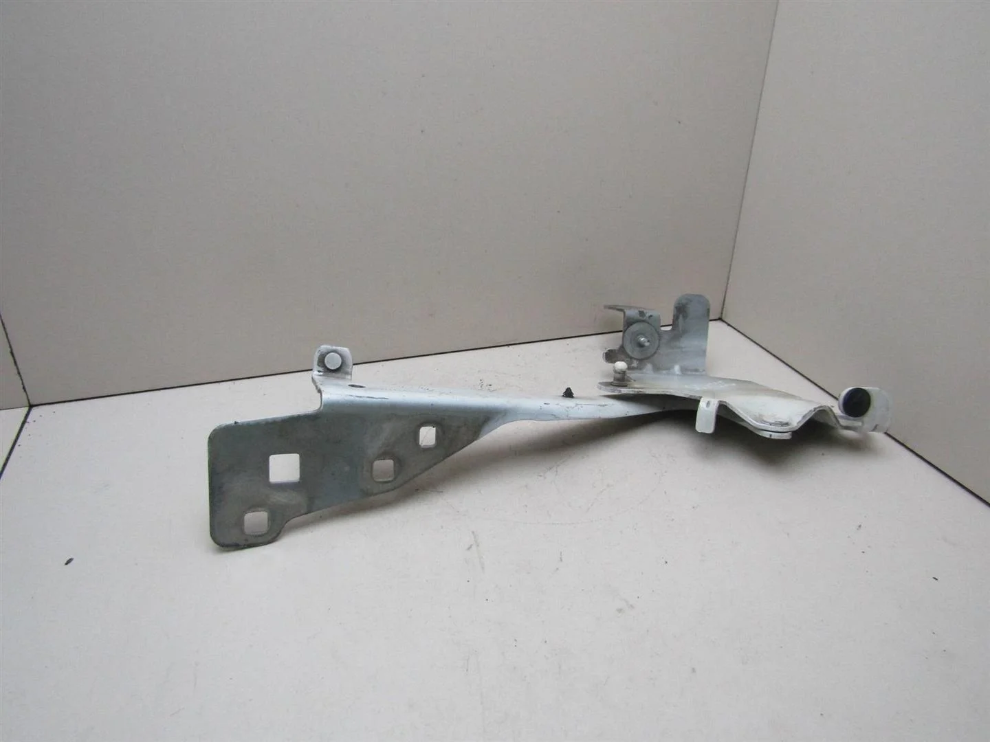 Петля капота правая Renault Scenic 2009-2015  [654006104R]  1.5 DCI K9K в Вологде