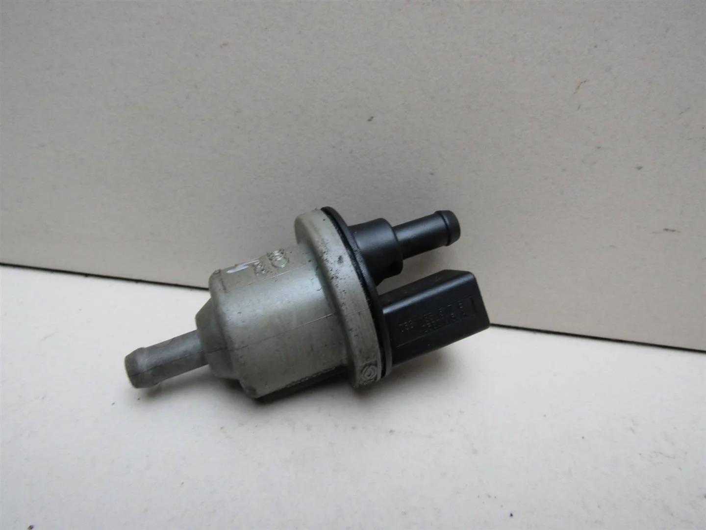 Клапан вентиляции топливного бака Skoda Octavia (A5 1Z-) 2004-2013  [058133517B]  1.6 BSE в Вологде