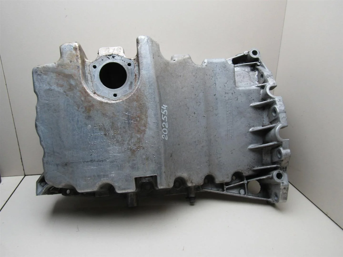 Поддон масляный двигателя Audi A4 (B7) 2005-2007  [06B103603AH]  2.0 ALT в Вологде