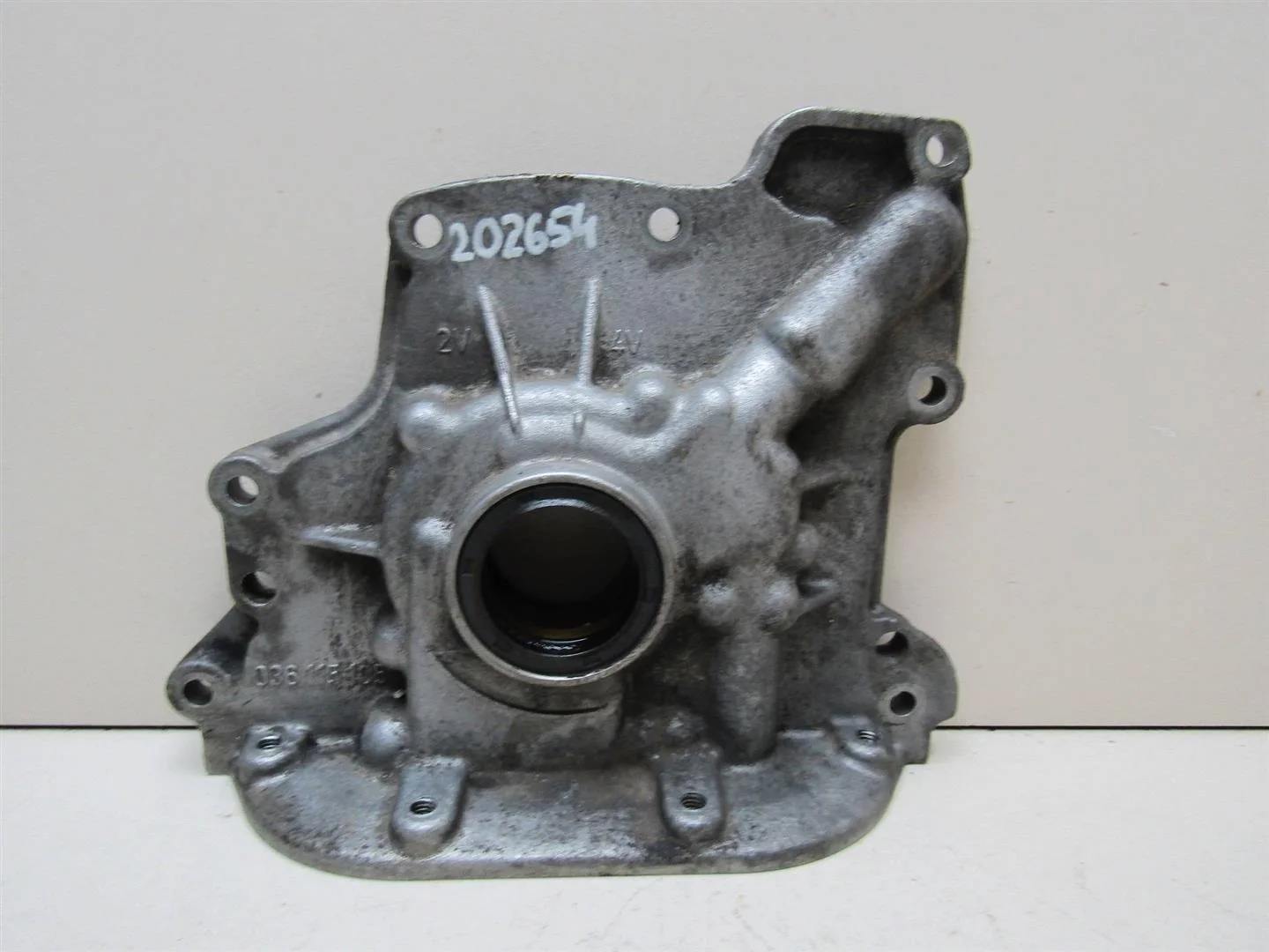 Насос масляный Skoda Octavia (A4 1U-) 2000-2011  [036115105D]  1.4 1.6 16V в Вологде