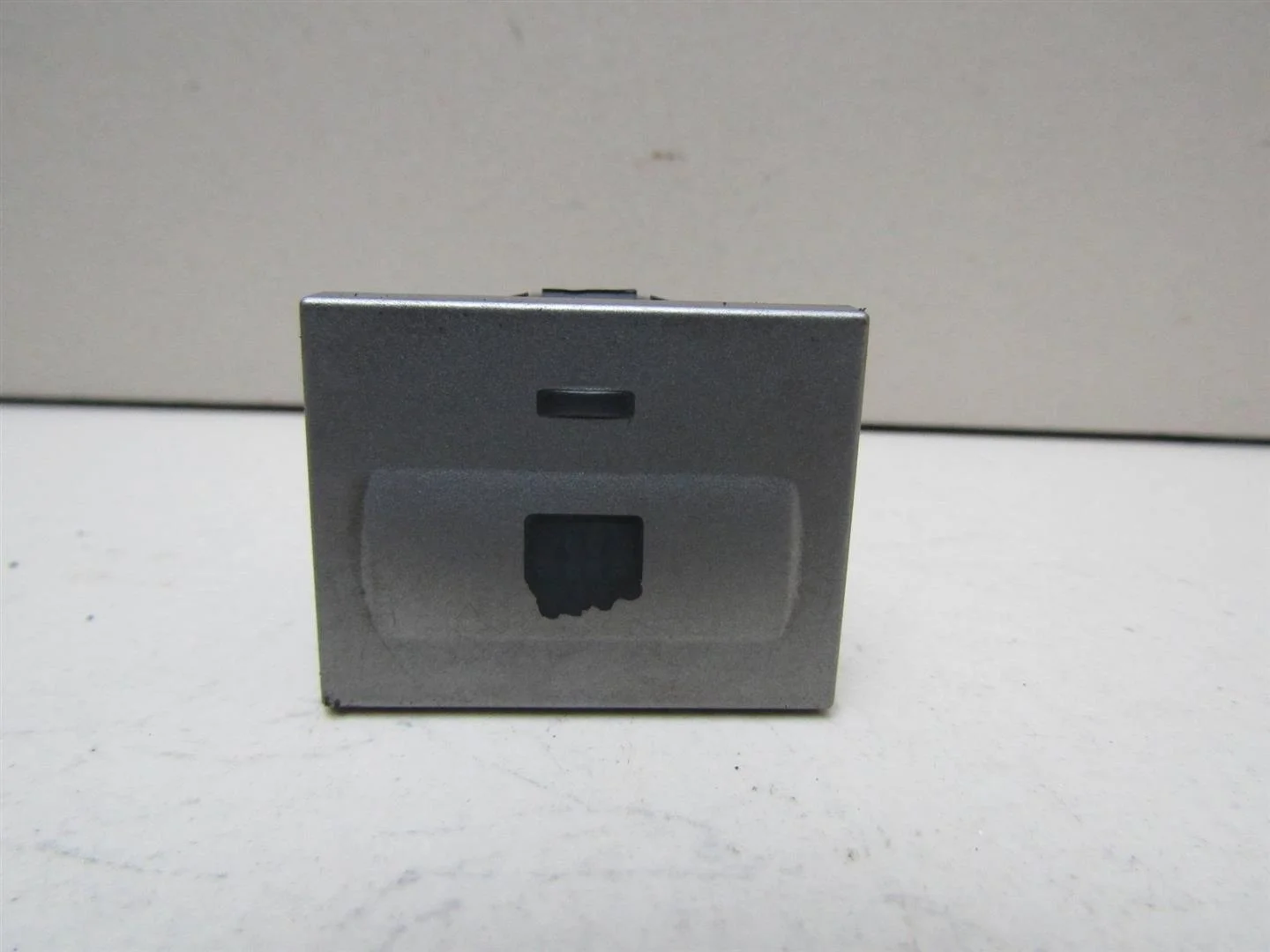 Кнопка обогрева заднего стекла Ford Focus II 2008-2011  [1559586]  1.6 16V SIDA в Вологде