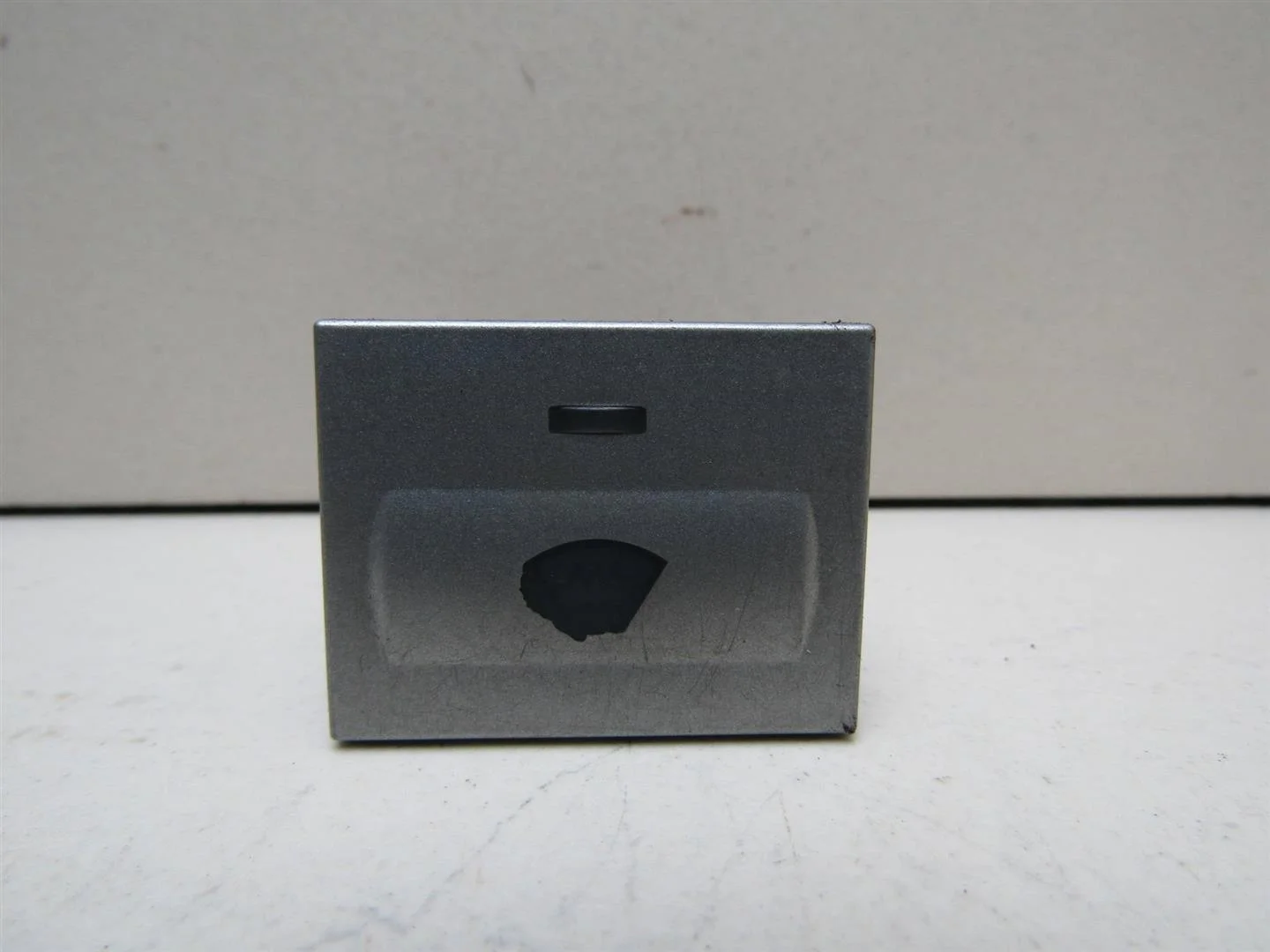 Кнопка обогрева переднего стекла Ford Focus II 2008-2011  [1559587]  1.6 16V SIDA в Вологде