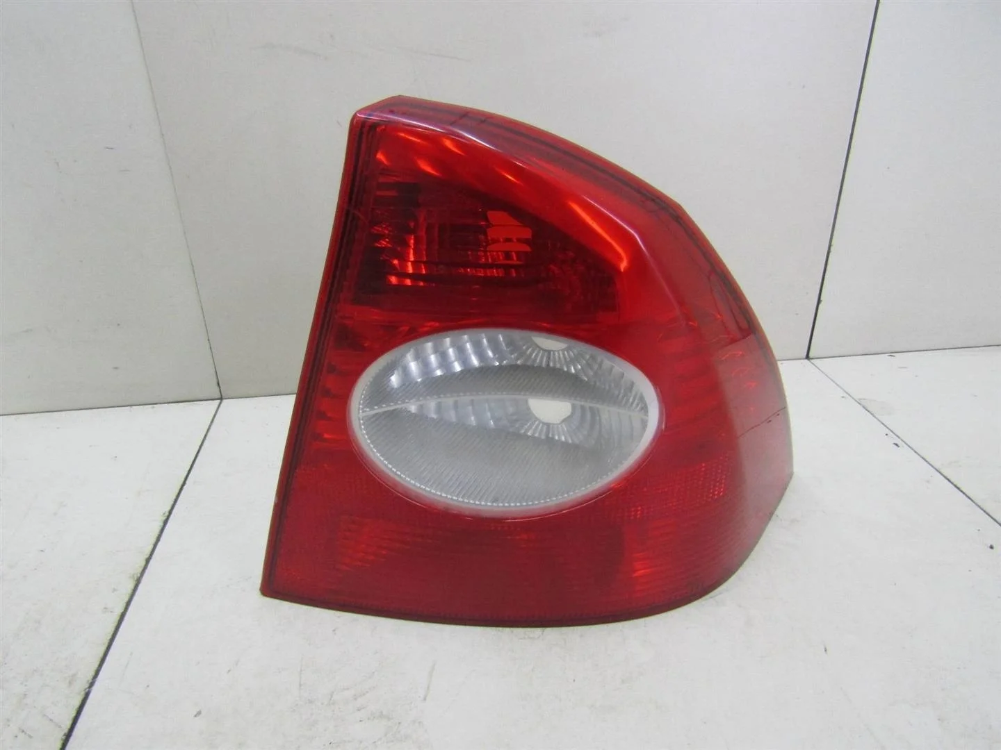 Фонарь задний правый Ford Focus II 2008-2011  [1333832]  1.6 16V SIDA в Вологде