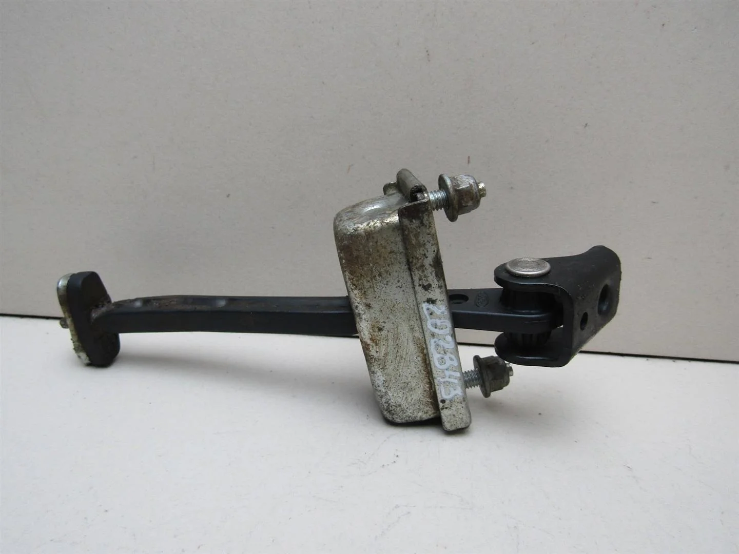 Ограничитель двери Ford Focus II 2008-2011  [1641573]  1.6 16V SIDA в Вологде