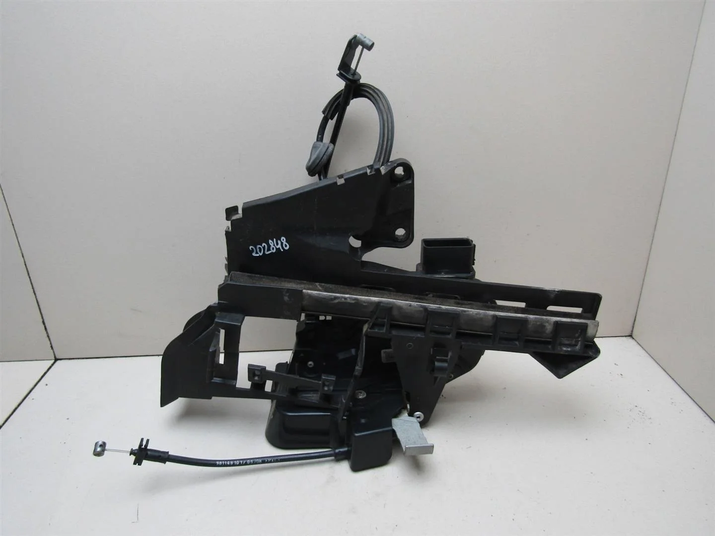 Замок двери задней правой Ford Focus II 2008-2011  [4892384]  1.6 16V SIDA в Вологде