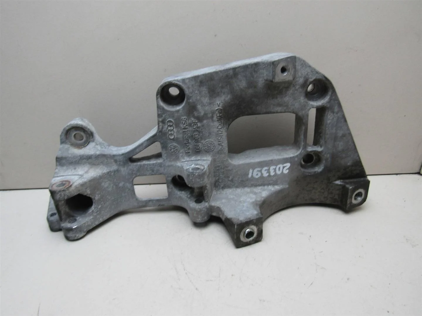 Кронштейн генератора Skoda Octavia (A5 1Z-) 2004-2013  [06F903143F]  в Вологде