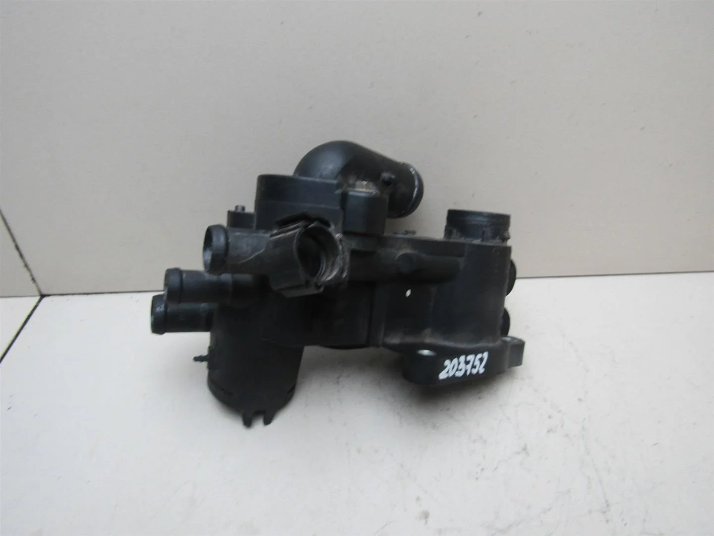 Корпус термостата VW Polo 2001-2009  [032121111AP]  1.4 в Вологде
