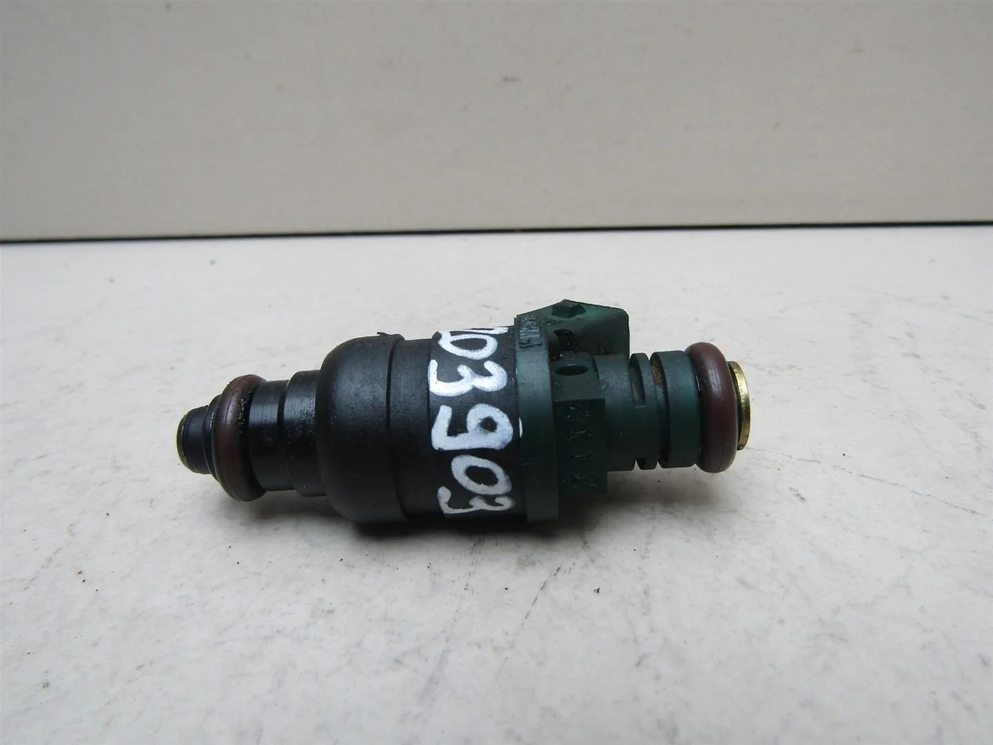 Форсунка инжекторная электрическая VW Golf IV \Bora 1997-2005  [037906031AA]  AEH,AKL,ADY,AEP в Вологде