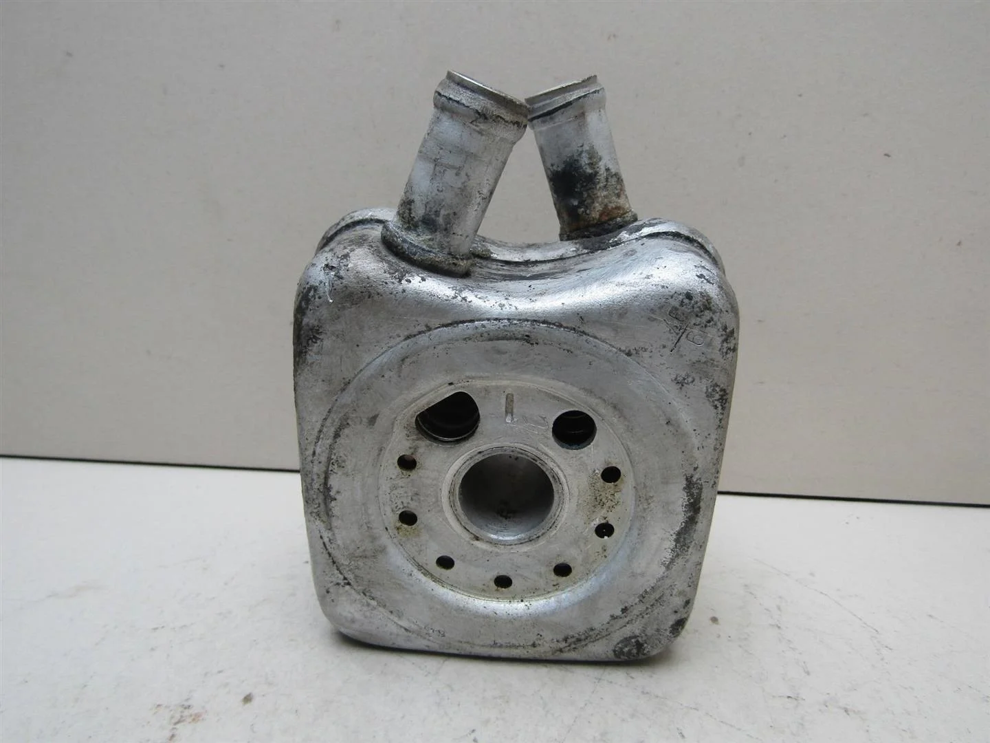 Радиатор масляный VW Golf IV \Bora 1997-2005  [078117021A]  1.6 AKL в Вологде