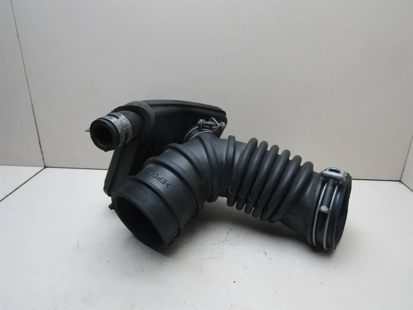 Патрубок воздушного фильтра Mitsubishi Outlander XL (CW) 2006-2012  [1505A630]  2.4 4B12 в Вологде