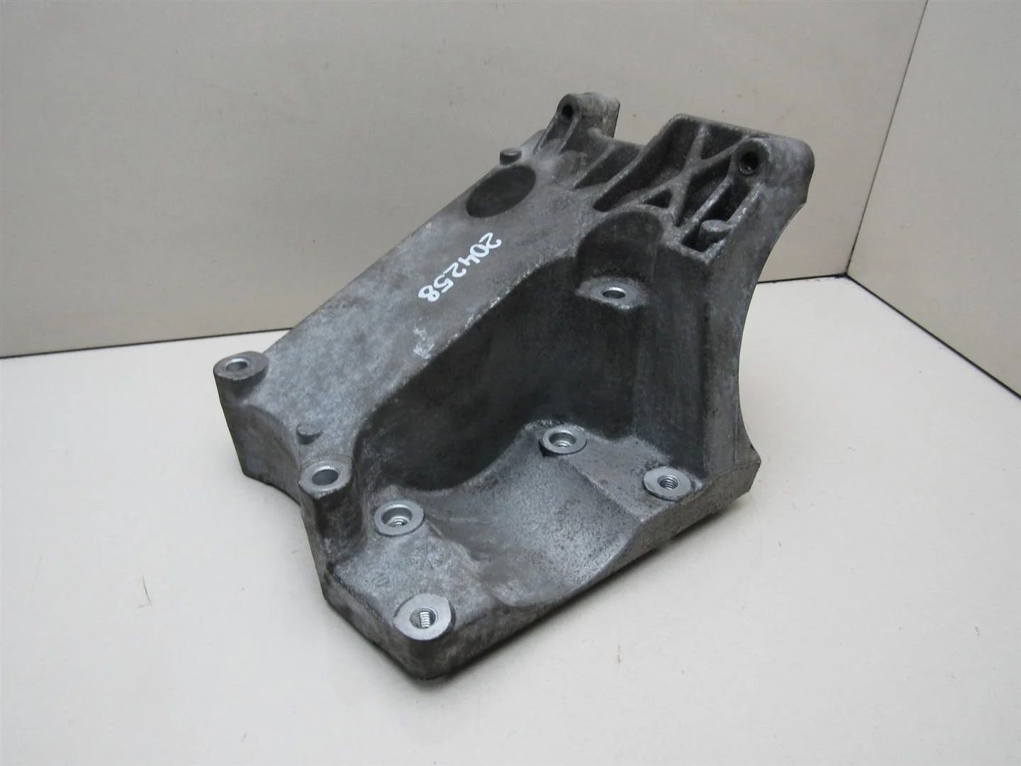 Кронштейн кондиционера Ford Focus II 2005-2008  [1715451]  1.4 1.6 в Вологде