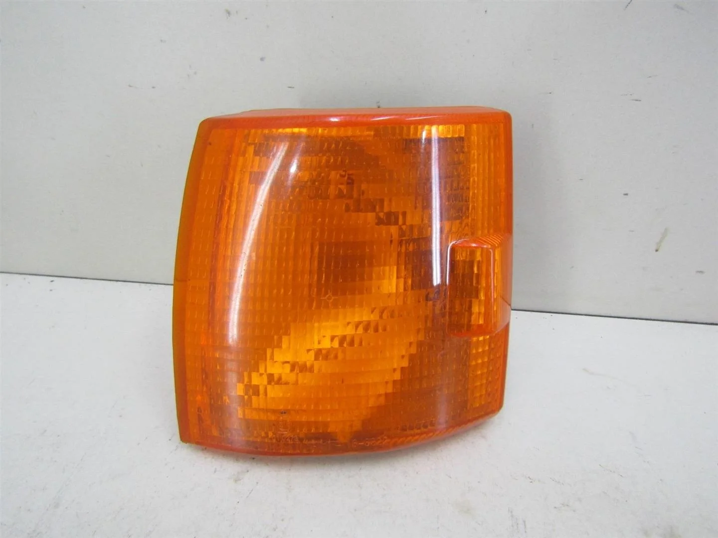 Указатель поворота левый желтый VW Transporter T4 1996-2003  [701953049]  в Вологде