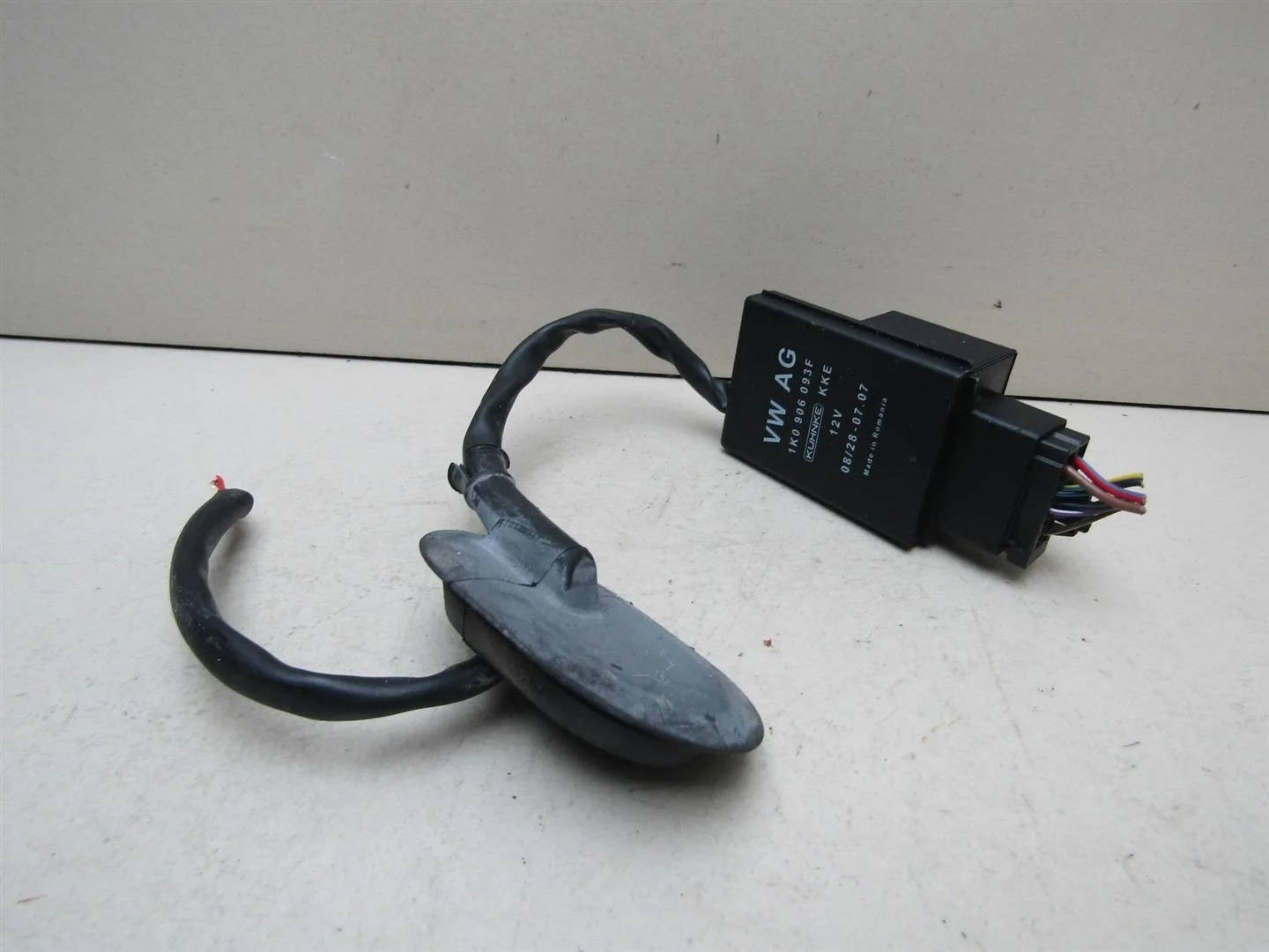 Реле топливного насоса Skoda Octavia (A5 1Z-) 2004-2013  [1K0906093G]  в Вологде