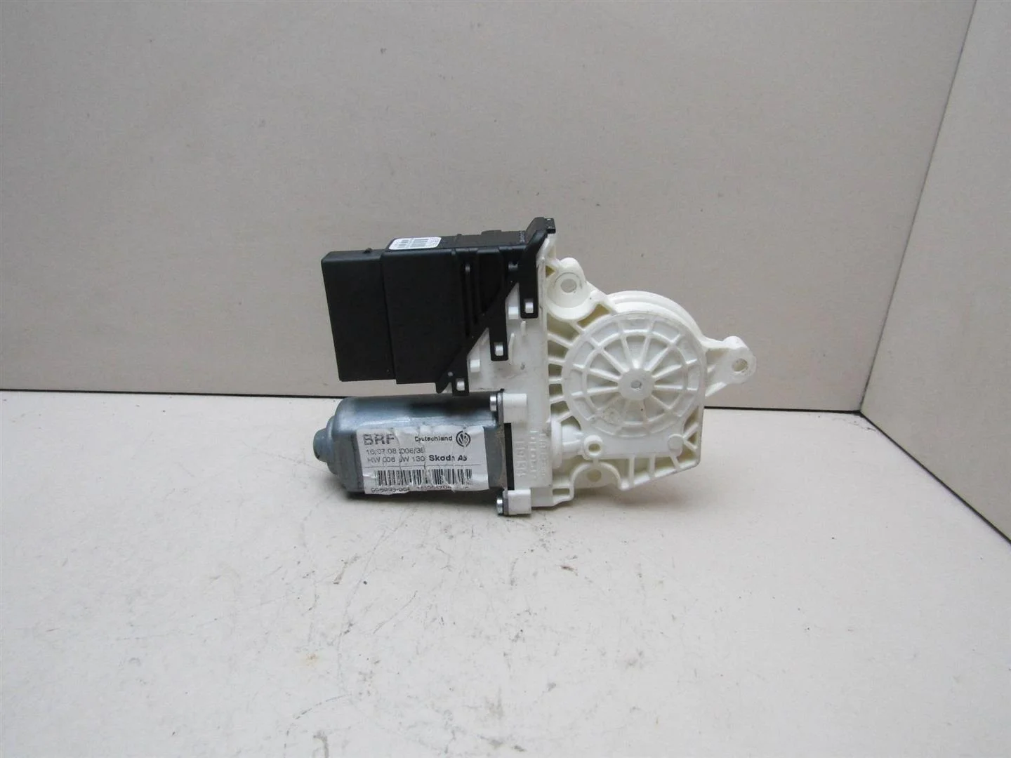 Моторчик стеклоподъемника Skoda Octavia (A5 1Z-) 2004-2013  [1K0959704J]  в Вологде