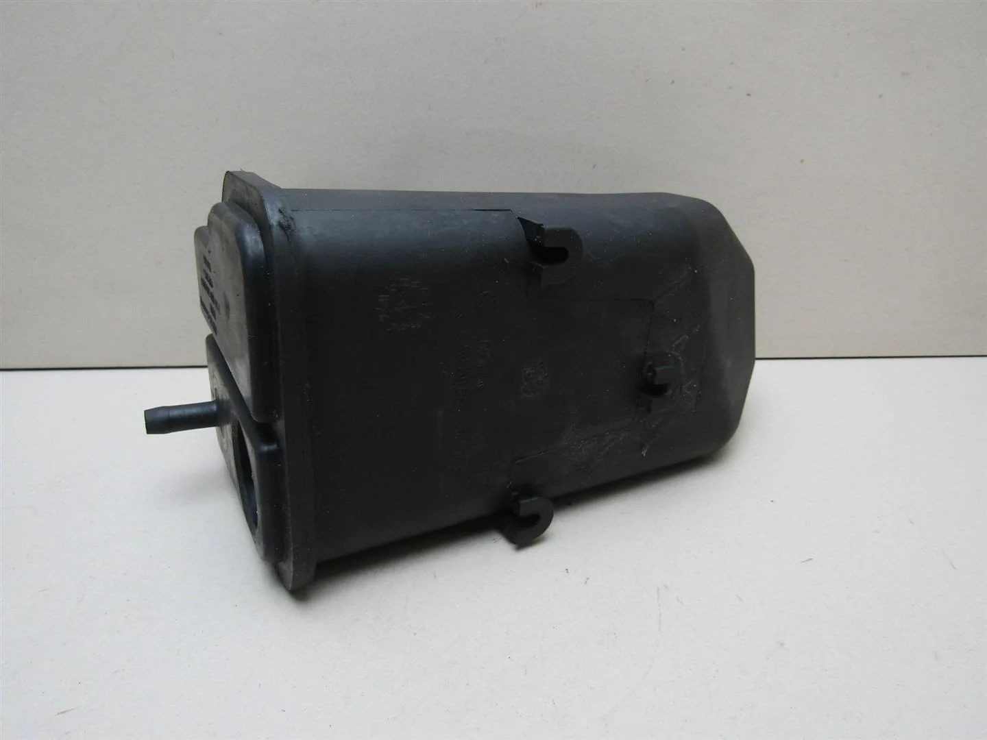 Абсорбер (фильтр угольный) Skoda Octavia (A5 1Z-) 2004-2013  [1K0201801E]  1.8 BZB в Вологде