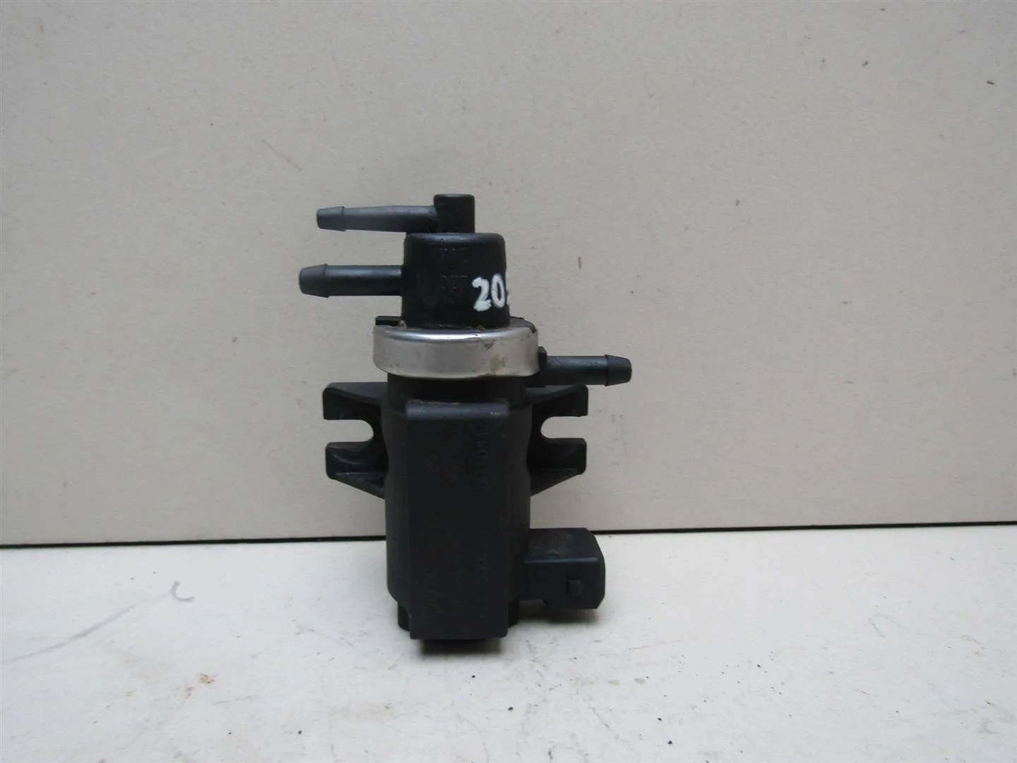 Клапан воздушного фильтра VW Transporter T4 1996-2003  [1H0906627]  2.5 ACV в Вологде