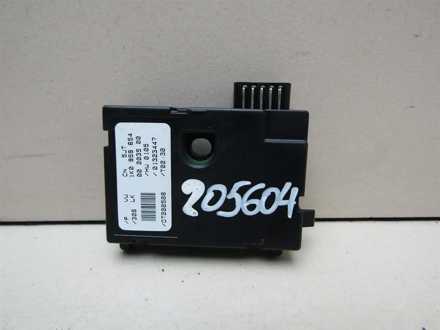 Датчик угла поворота рулевого колеса Skoda Octavia (A5 1Z-) 2004-2013  [1K0959654]  в Вологде