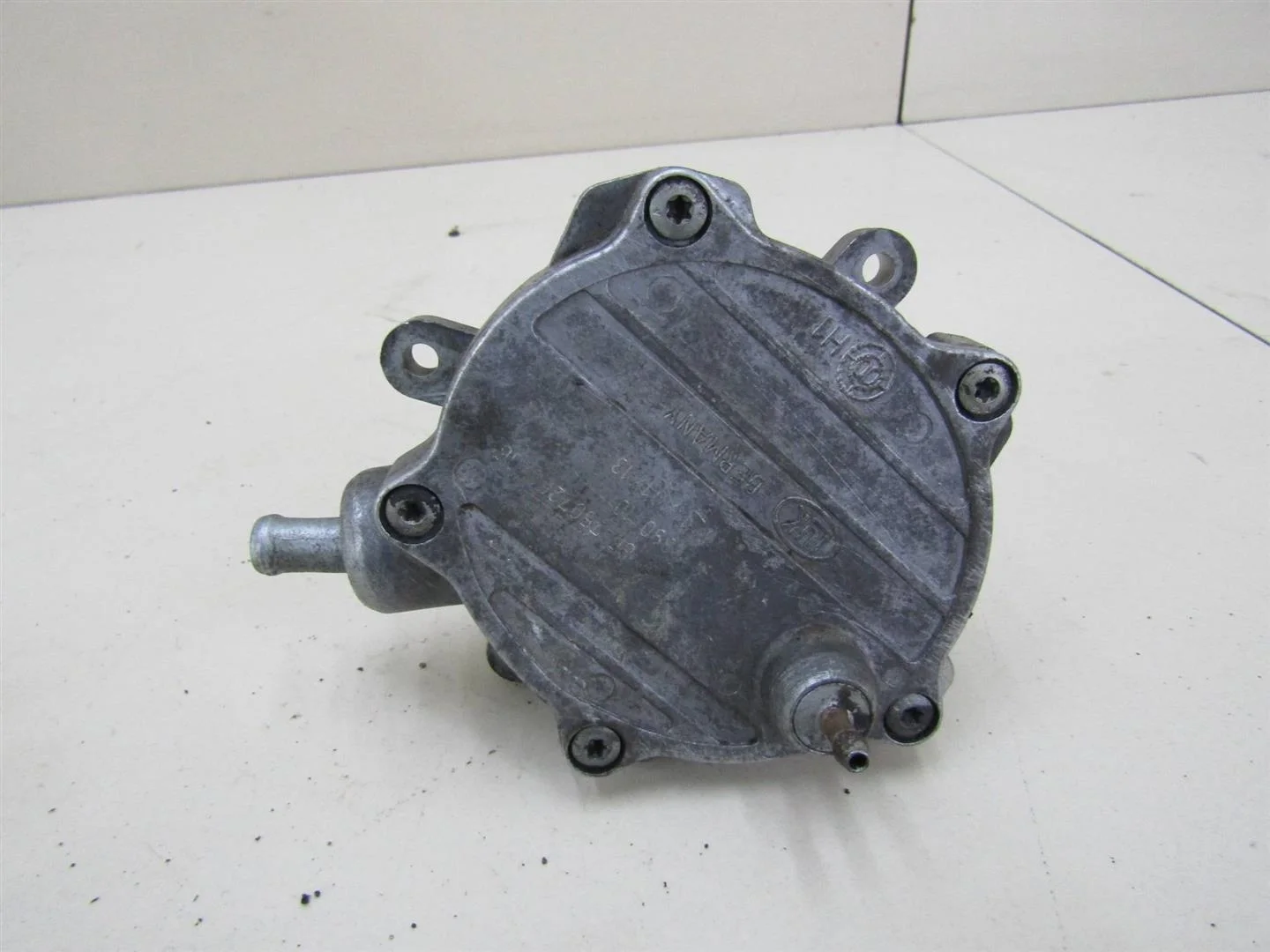Насос вакуумный BMW X5 E53 2000-2007  [11667635657]  4.4 32v N62B44 в Вологде