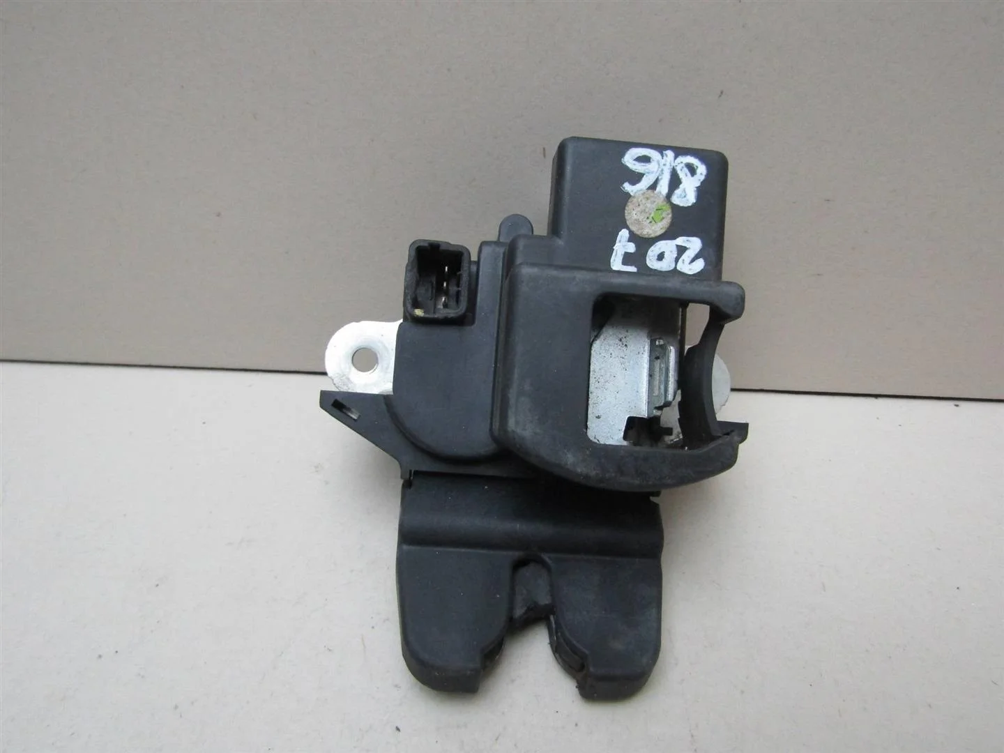 Замок багажника Hyundai Solaris 2010-2017  [812301R000 ]  1.4 16v G4FA в Вологде