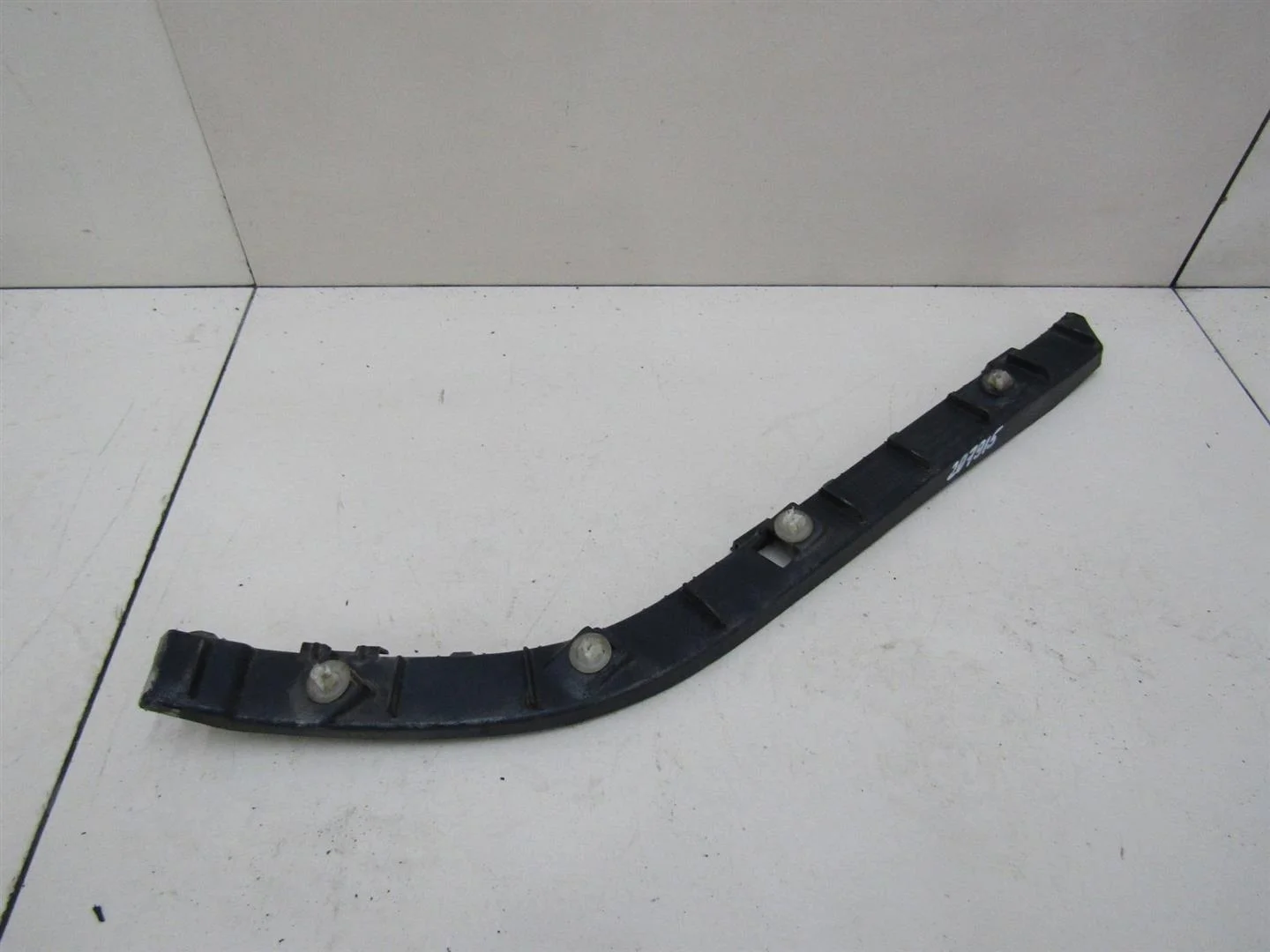 Направляющая заднего бампера левая Hyundai Solaris 2010-2017  [866131R000]  1.4 16v G4FA в Вологде