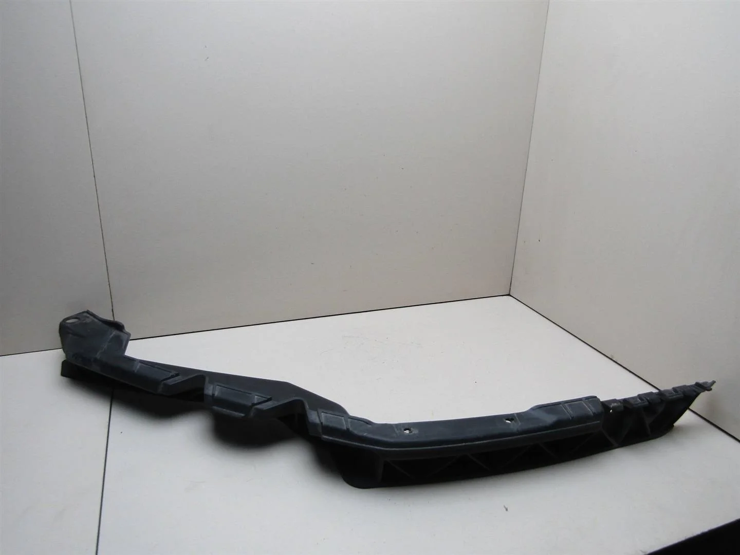 Направляющая переднего бампера левая Skoda Octavia (A5 1Z-) 2004-2013  [1Z0807183A]  1.4 BUD в Вологде