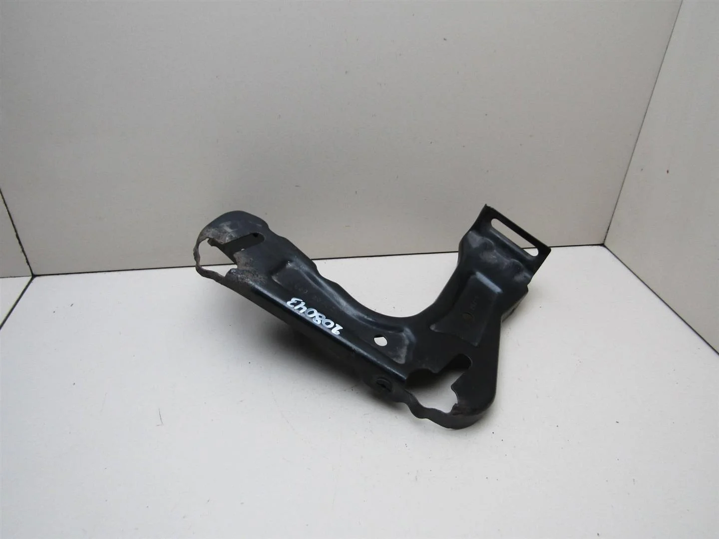 Кронштейн фар левый Skoda Octavia (A5 1Z-) 2004-2013  [1Z0805071]  1.4 BUD в Вологде