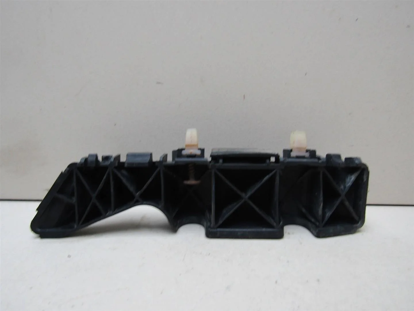 Кронштейн переднего бампера левый Hyundai Solaris 2010-2017  [865131R000]  1.4 16v G4FA в Вологде