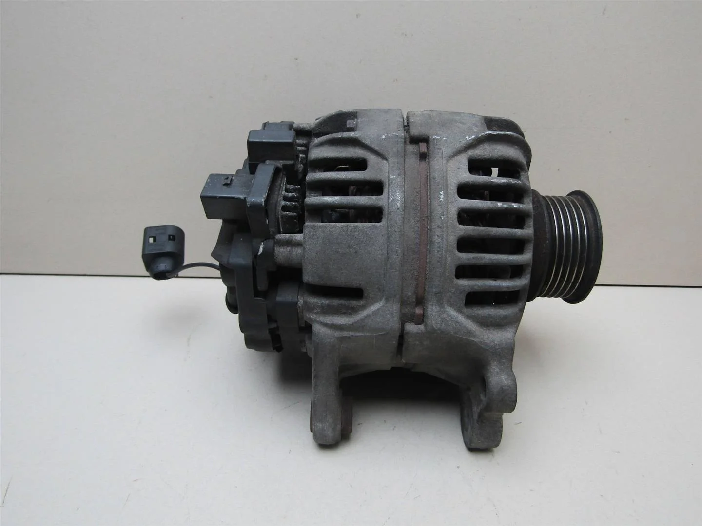 Генератор VW Golf IV \Bora 1997-2005  [037903025E]  1.4 AHW в Вологде