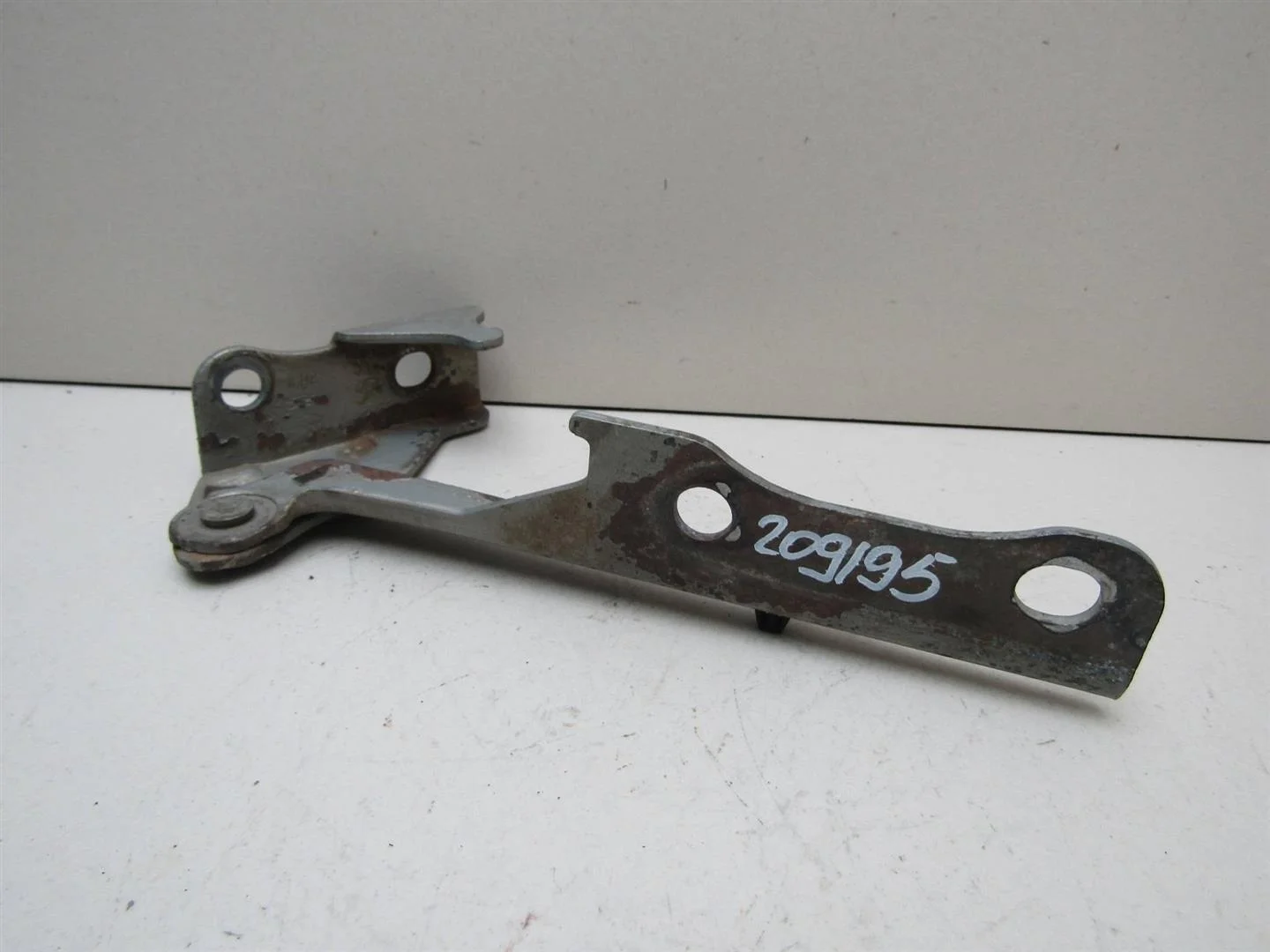 Петля капота правая Hyundai Accent II (+ТАГАЗ) 2000-2012   [7912025001]  1.5 16V G4EC в Вологде