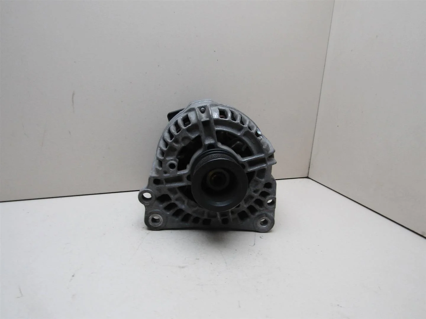 Генератор VW Polo 1999-2001  [037903025L]  в Вологде