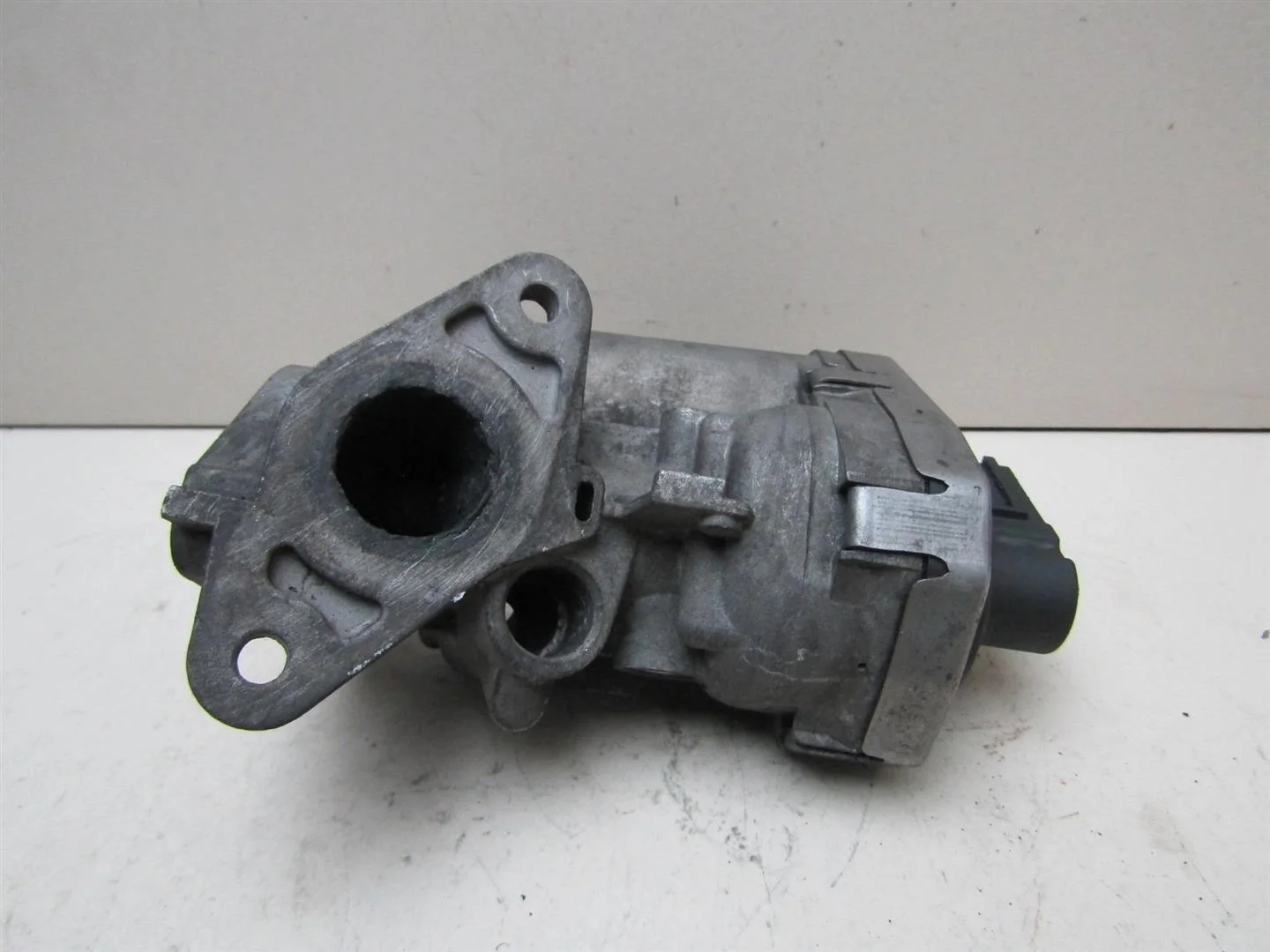 Клапан рециркуляции выхлопных газов Ford Transit 2006-2013  [1480560]  2.4 JXFA  в Вологде