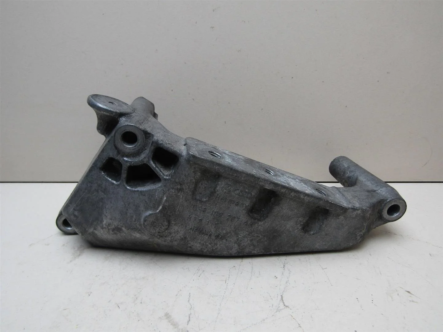 Кронштейн двигателя правый VW Transporter T5 2003-2015  [038199207AK]  1.9TDI BRS в Вологде