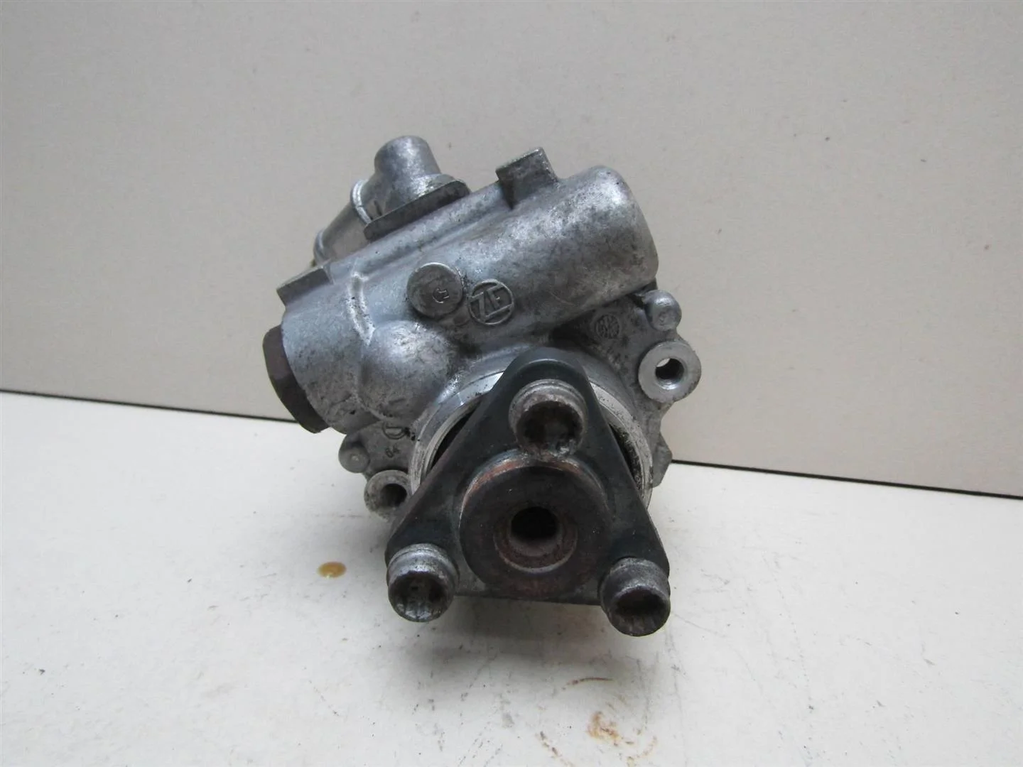 Насос гидроусилителя Audi A6 (C6,4F) 2005-2011  [4F0145155H]  2.4 3.2 в Вологде