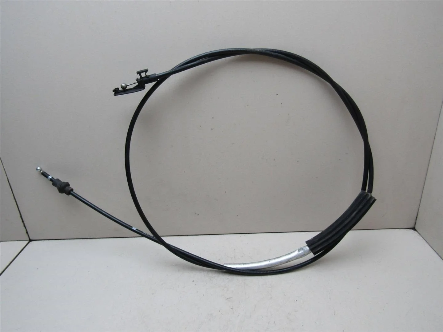 Трос открывания капота Audi A6 (C6,4F) 2005-2011  [4F1823531B]  3.2 AUK в Вологде