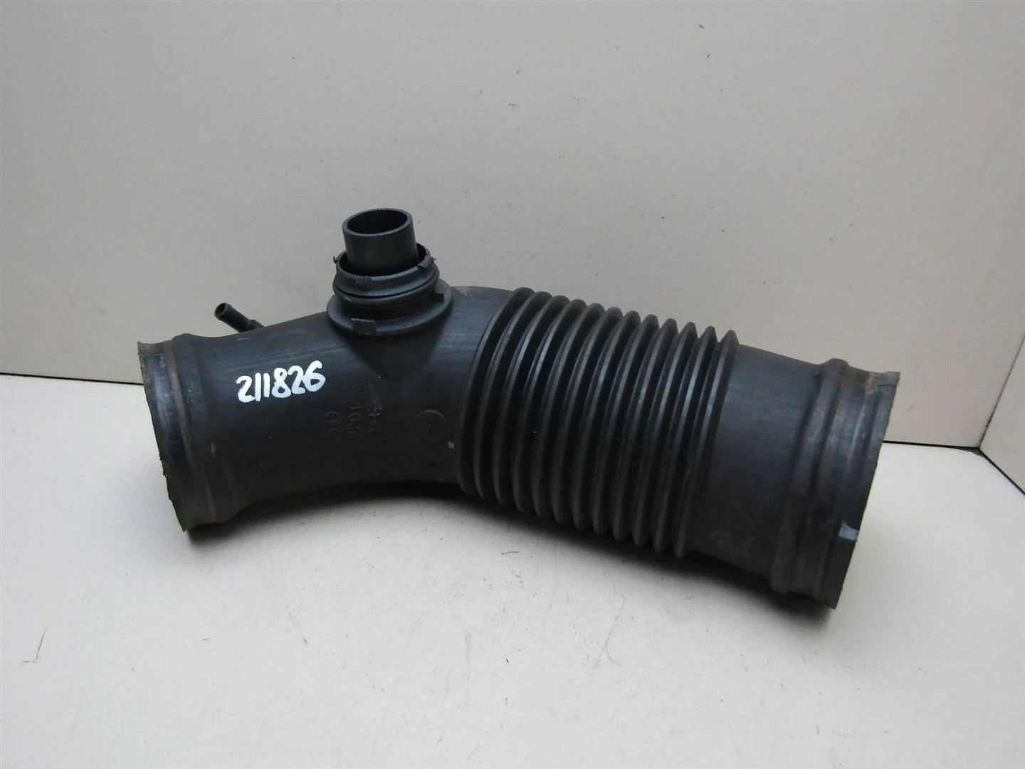 Патрубок воздушного фильтра Audi A6 (C6,4F) 2005-2011  [06E129629E]  2.4 24V BDW в Вологде